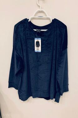 NWT 32 Heat Degrees Top